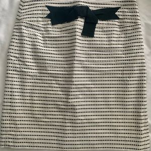 BLACK AND WHITE PENCIL SKIRT